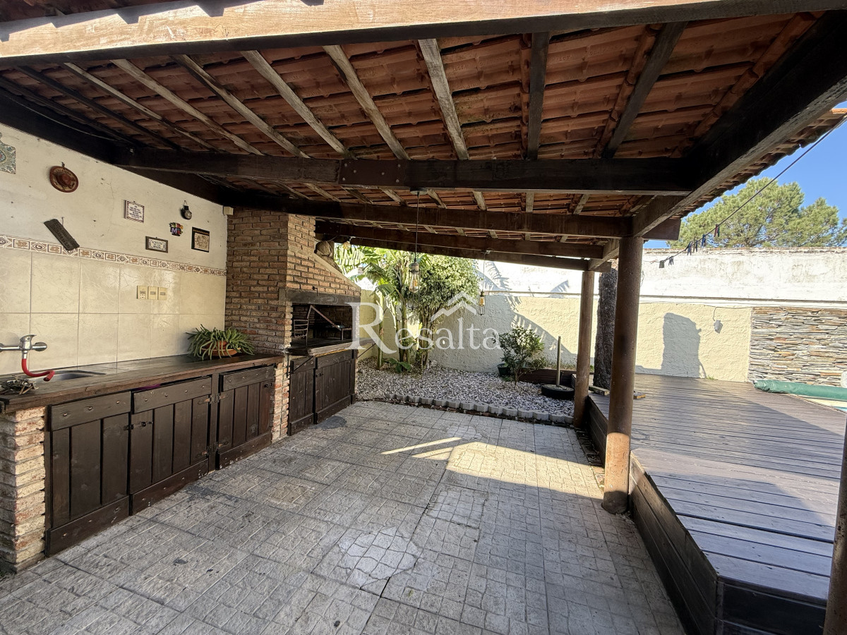 Casa ID.44/VENTA-CASA-CON-PISCINA-3-DORMITORIOS-LOMAS-DE-SOLYMAR- - VENTA CASA CON PISCINA 3 DORMITORIOS LOMAS DE SOLYMAR 