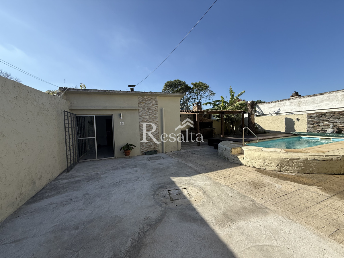 Casa ID.44/VENTA-CASA-CON-PISCINA-3-DORMITORIOS-LOMAS-DE-SOLYMAR- - VENTA CASA CON PISCINA 3 DORMITORIOS LOMAS DE SOLYMAR 