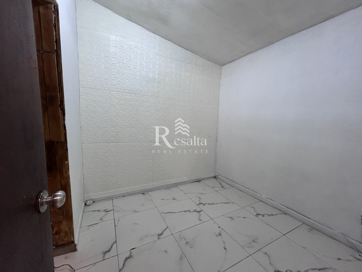 Casa ID.44/VENTA-CASA-CON-PISCINA-LOMAS-DE-SOLYMAR- - VENTA CASA CON PISCINA LOMAS DE SOLYMAR 