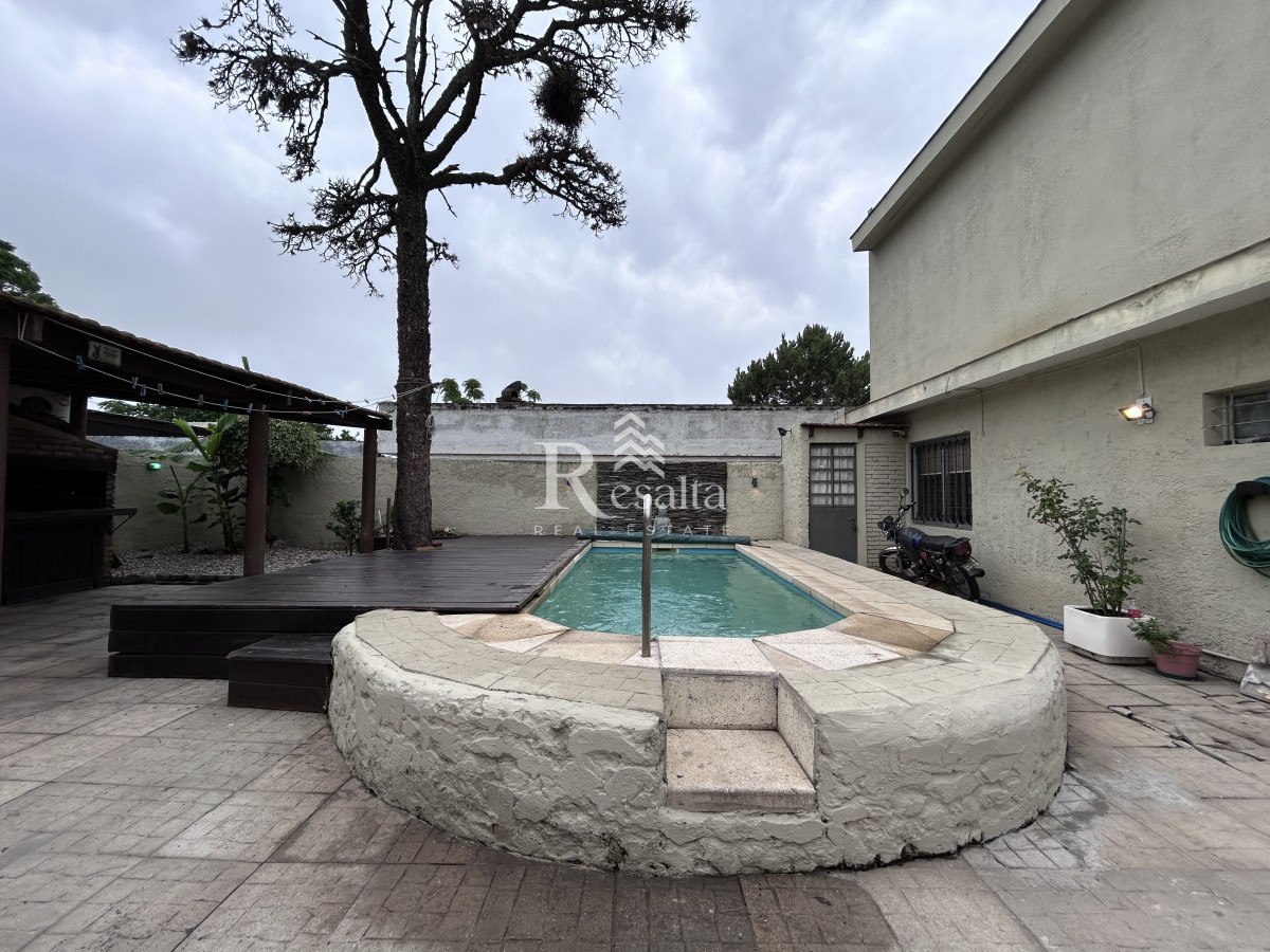 Casa ID.44/VENTA-CASA-CON-PISCINA-LOMAS-DE-SOLYMAR- - VENTA CASA CON PISCINA LOMAS DE SOLYMAR 