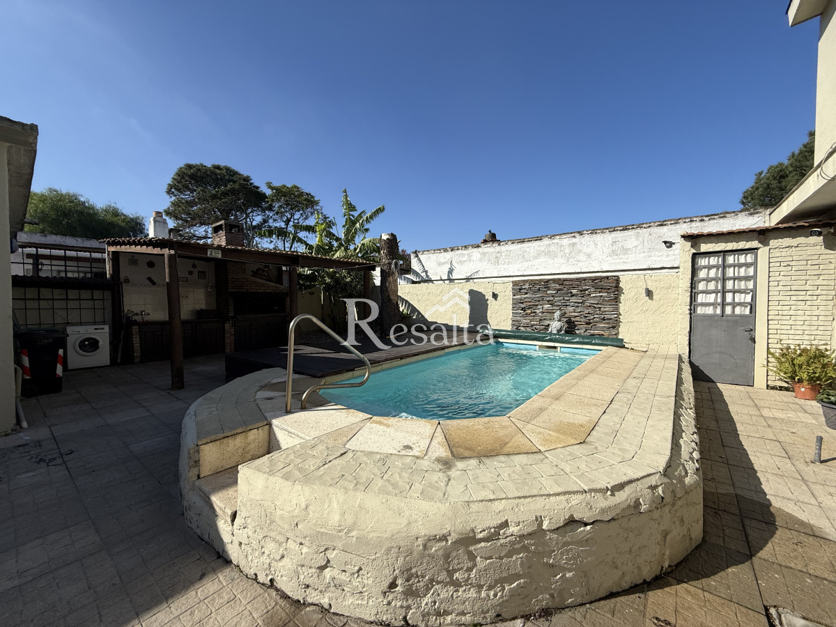 Casa ID.44/VENTA-CASA-CON-PISCINA-3-DORMITORIOS-LOMAS-DE-SOLYMAR- - VENTA CASA CON PISCINA 3 DORMITORIOS LOMAS DE SOLYMAR 