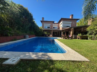 VENTA CASA LA TAHONA 4 DORMITORIOS CON PISCINA