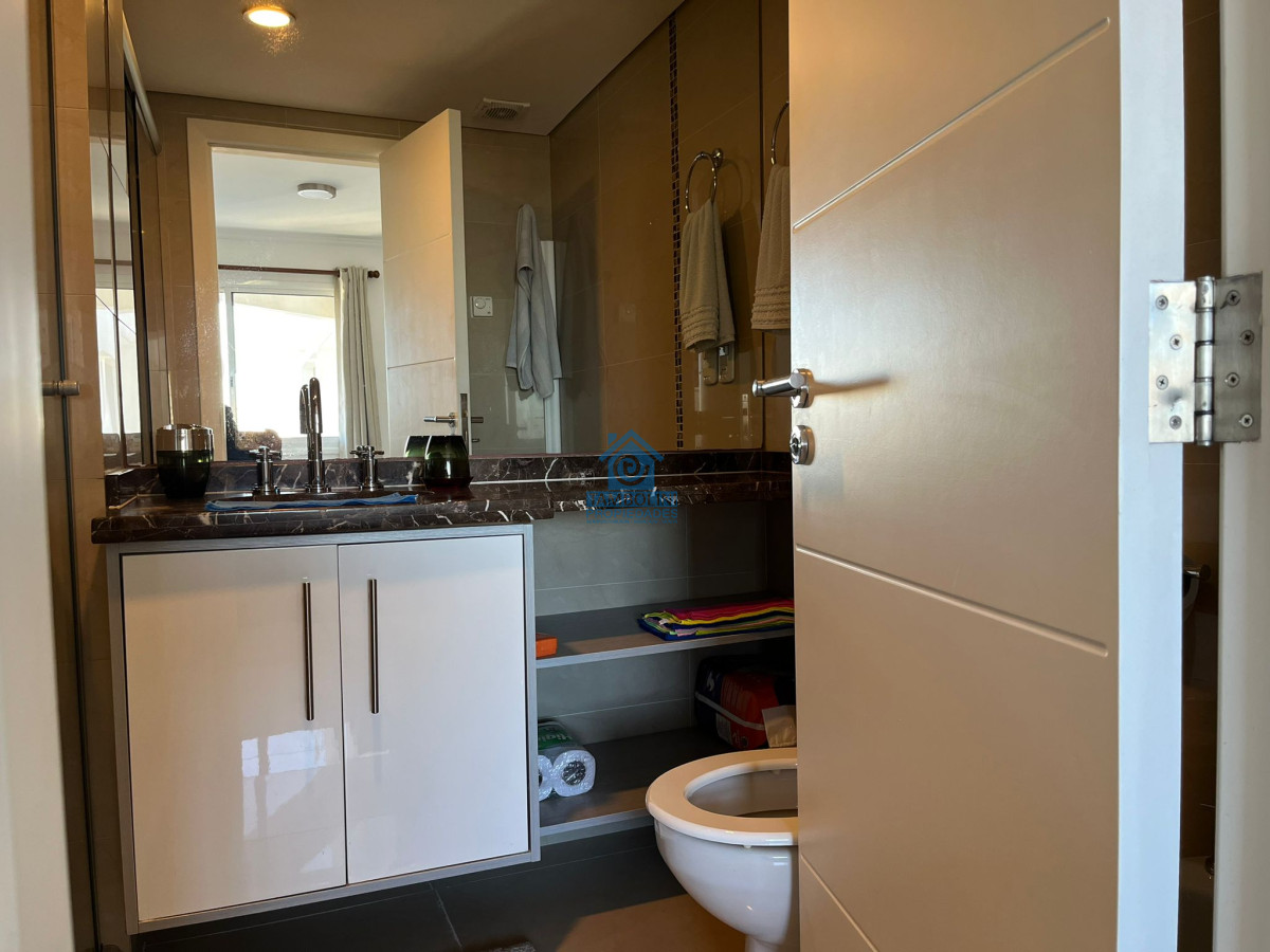 Apartamento ID.640 - Hermoso apartamento, amplia terraza, garage en subsuelo.