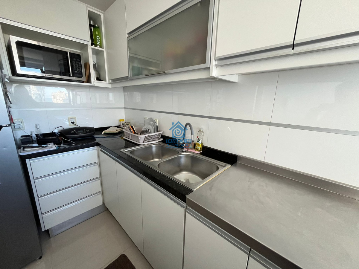 Apartamento ID.640 - Hermoso apartamento, amplia terraza, garage en subsuelo.