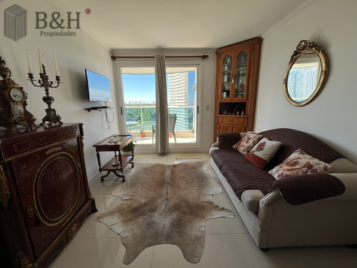 Apartamento ID.4481 - Hermoso apartamento, amplia terraza, garage en subsuelo.
