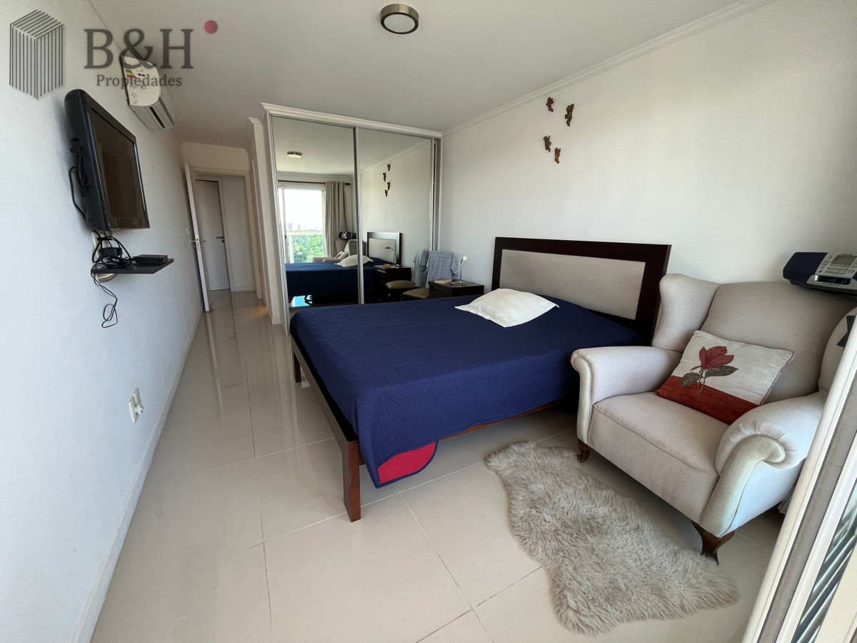 Apartamento ID.4481 - Hermoso apartamento, amplia terraza, garage en subsuelo.