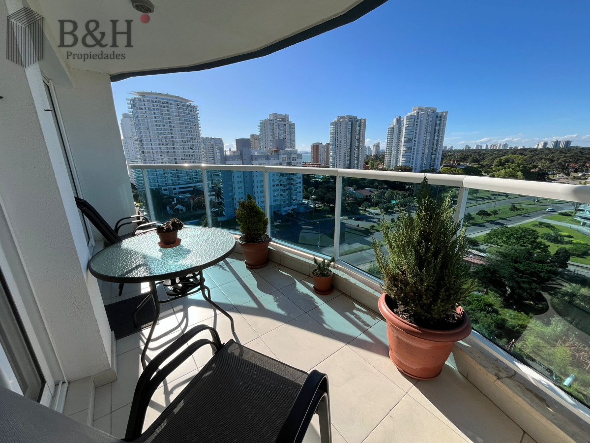 Apartamento ID.4481 - Hermoso apartamento, amplia terraza, garage en subsuelo.