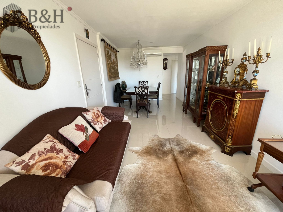 Apartamento ID.4481 - Hermoso apartamento, amplia terraza, garage en subsuelo.