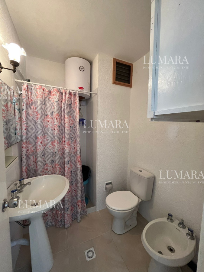 Apartamento ID.2695 - Apto en venta en La Peninsula, con cochera.