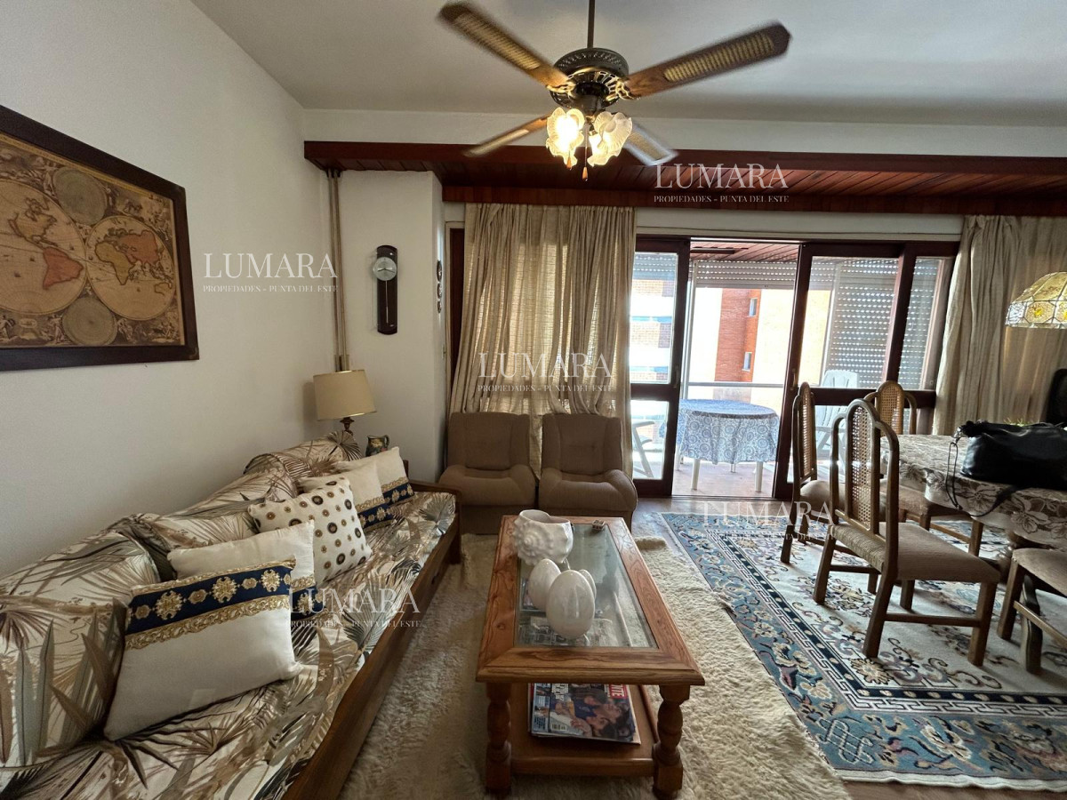 Apartamento ID.2702 - Venta de apto en Edificio Islamar, a metros de las Playas 