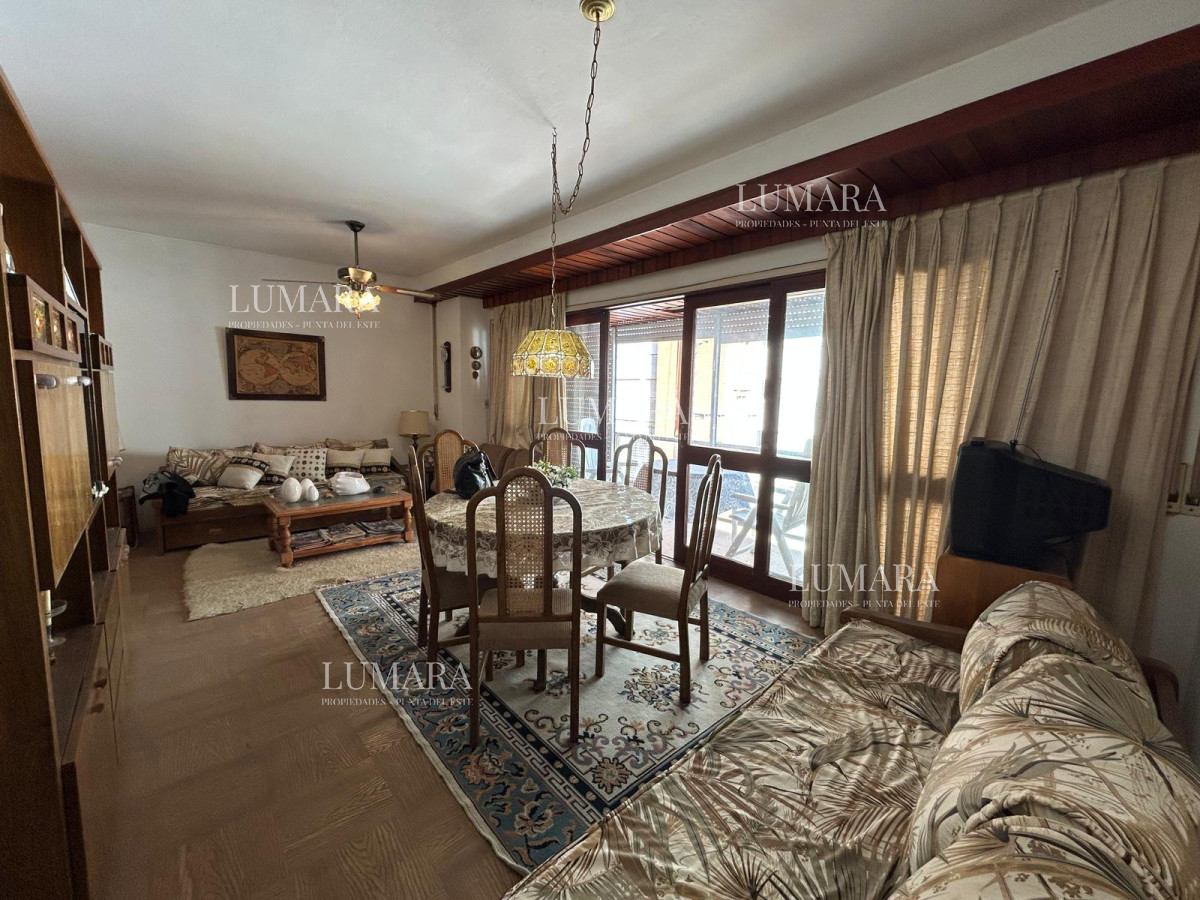 Apartamento ID.2702 - Venta de apto en Edificio Islamar, a metros de las Playas 
