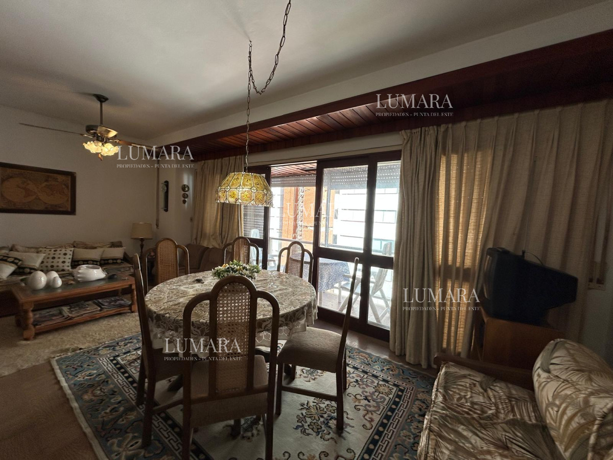 Apartamento ID.2702 - Venta de apto en Edificio Islamar, a metros de las Playas 
