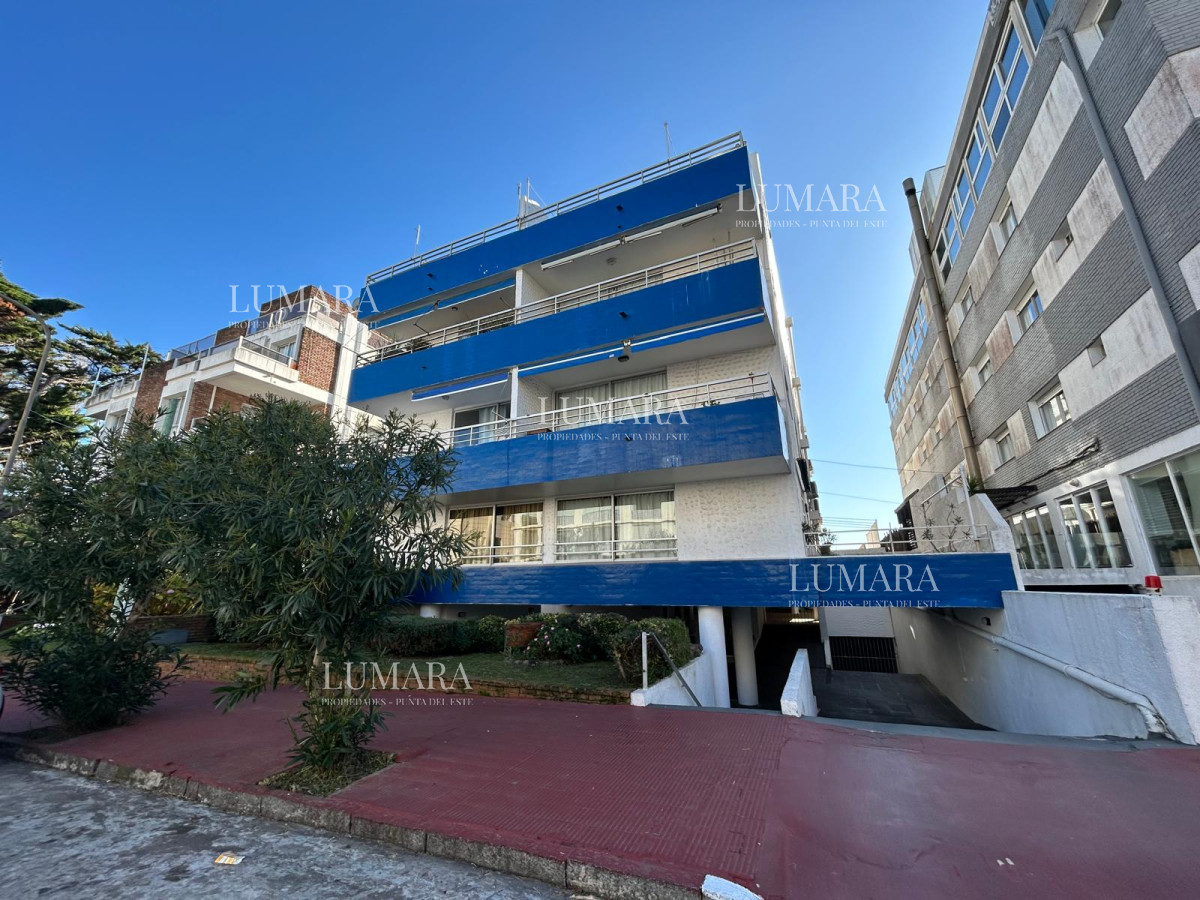 Apartamento ID.2695 - Apto en venta en La Peninsula, con cochera.