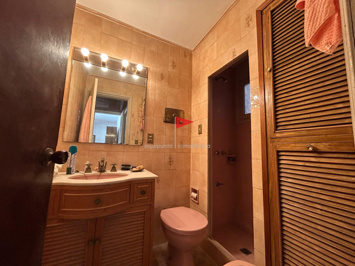 Apartamento ID.193 - Venta de apto en Edificio Islamar, a metros de las Playas 