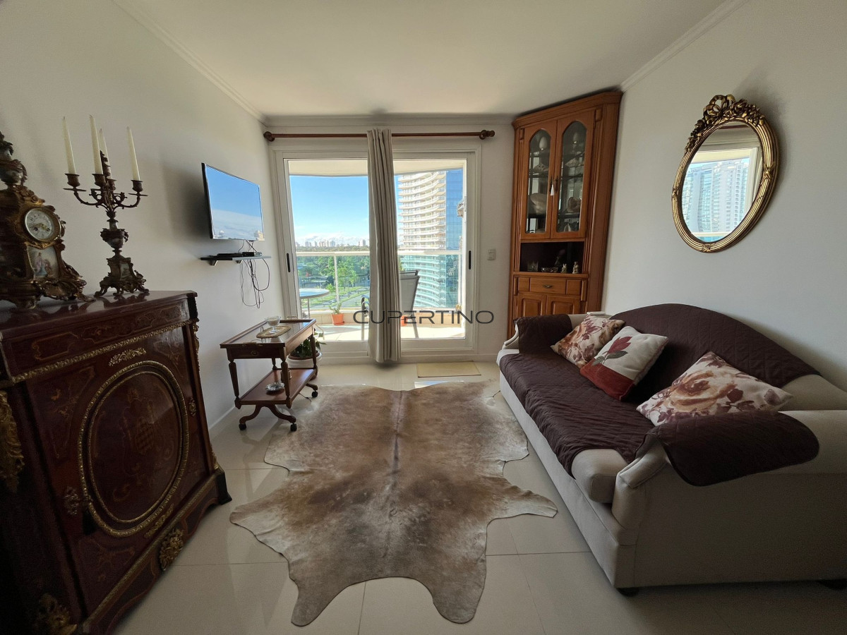 Apartamento ID.178 - Casino Tower, Hermoso apartamento, amplia terraza, garage en subsuelo.