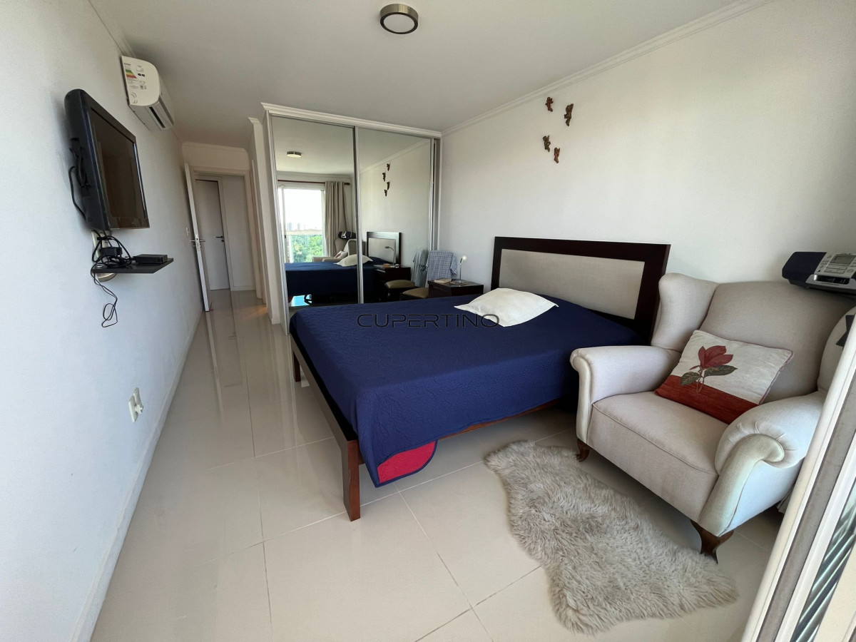 Apartamento ID.178 - Casino Tower, Hermoso apartamento, amplia terraza, garage en subsuelo.