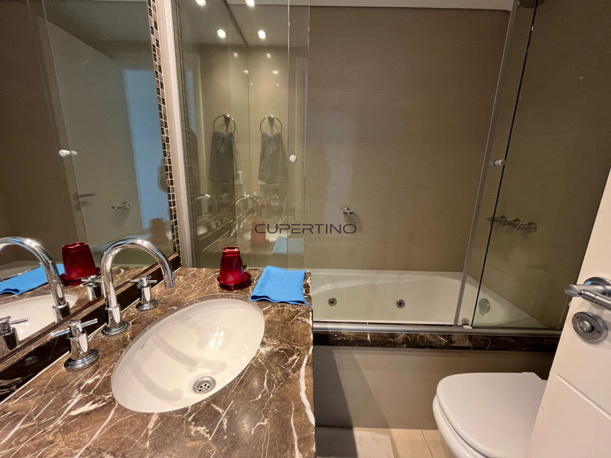 Apartamento ID.178 - Casino Tower, Hermoso apartamento, amplia terraza, garage en subsuelo.