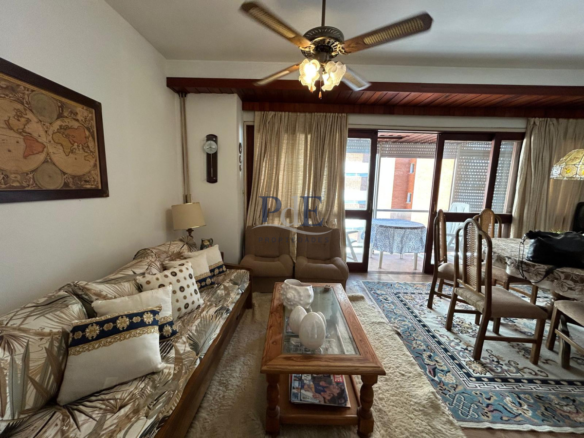 Venta de apto 1 dorm., Edificio Islamar, a metros de las Playas Brava y Mansa  - Imagen 3