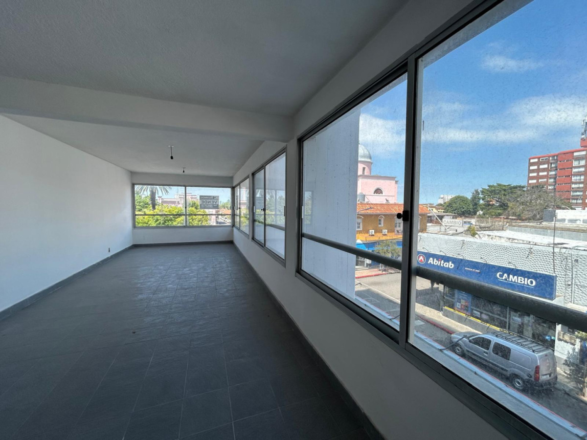 Apartamento ID.2982 - Centro de Maldonado - Ideal para oficina o consultorio 