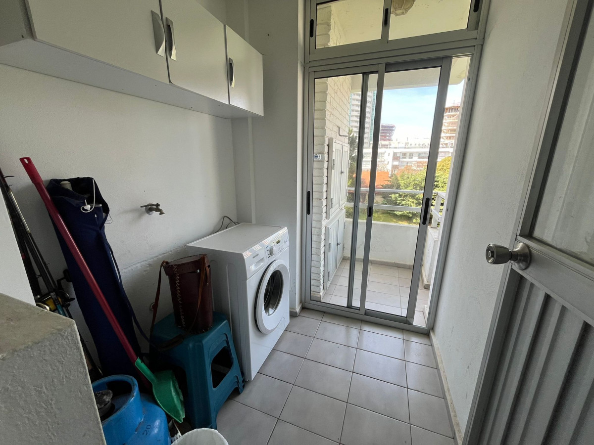 Apartamento ID.2799 - Hermoso apartamento a la venta, con terraza, parrillero, cochera 