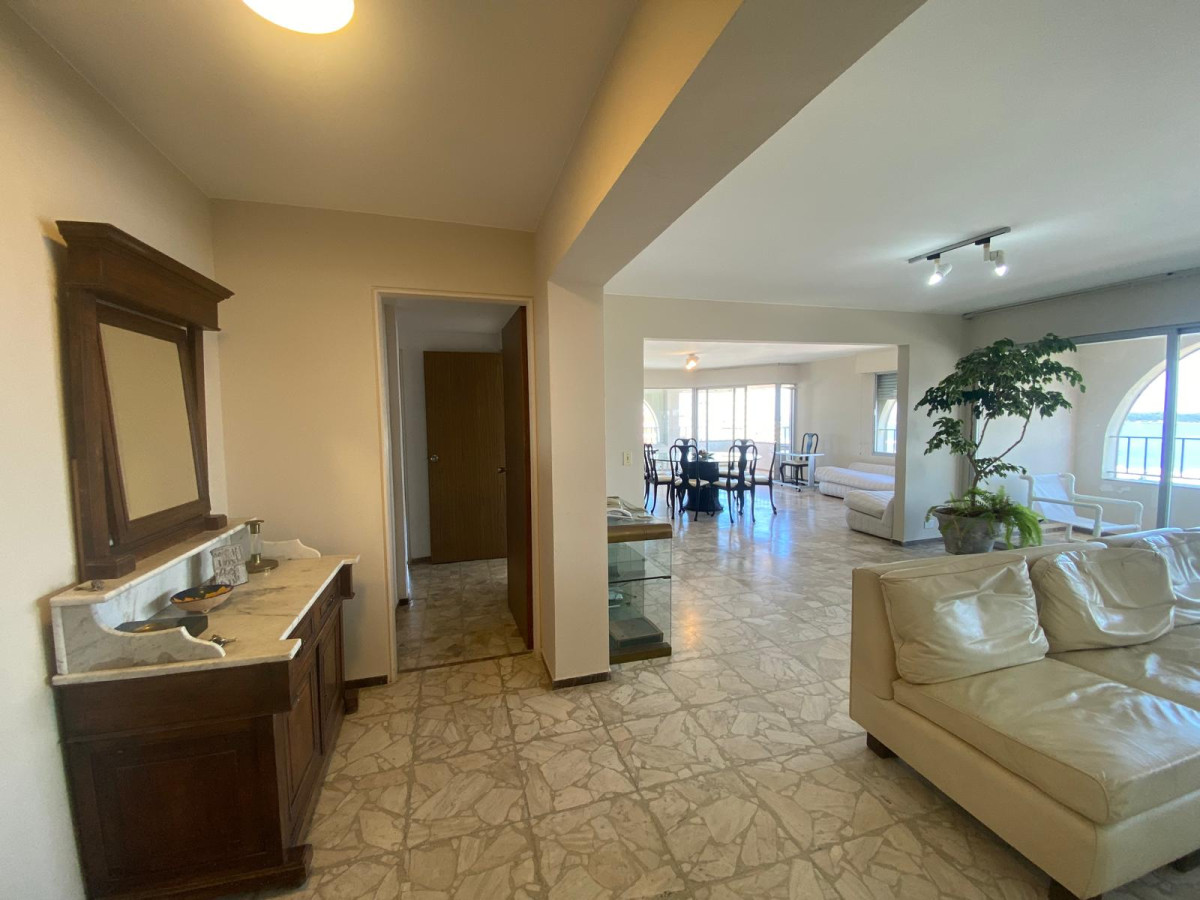Apartamento ID.2844 - Excelente vista, terraza, piso alto