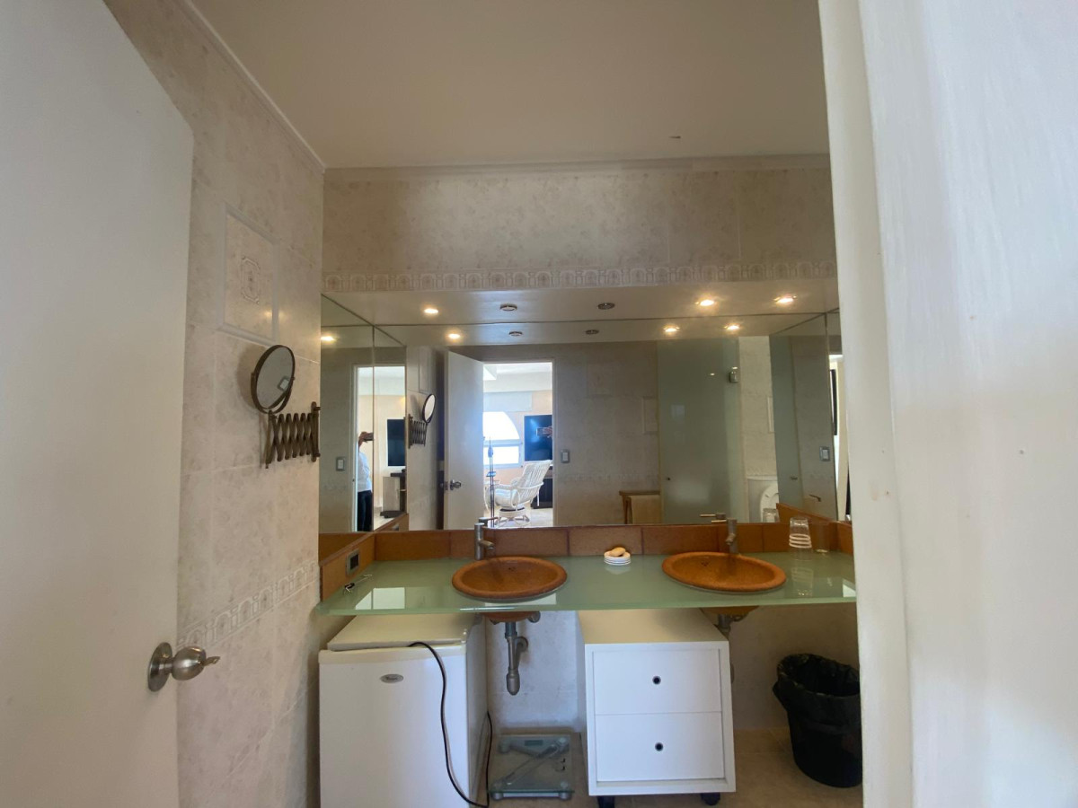 Apartamento ID.2845 - Piso alto, excelente vista a las Playas Brava y Mansa