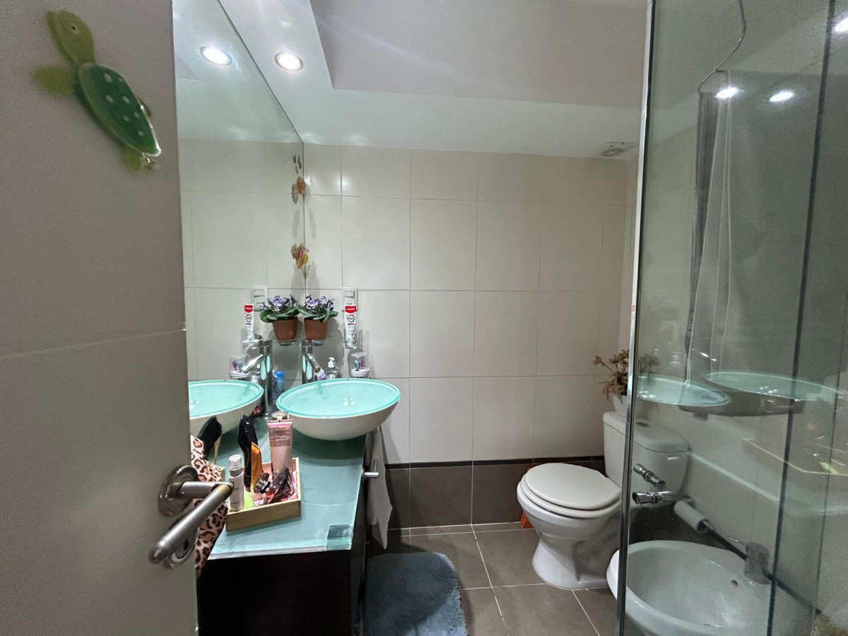 Apartamento ID.1252 - Venta de apto muy amplio, con terraza con parrillero cerrado y estufa a leña