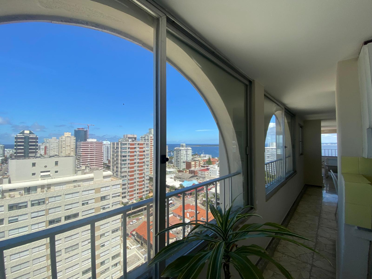 Apartamento ID.2844 - Excelente vista, terraza, piso alto