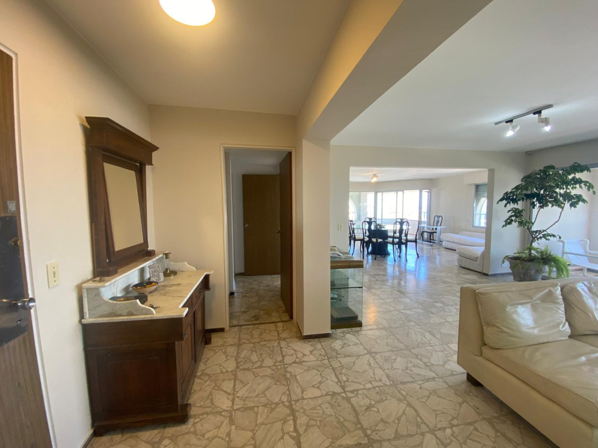Apartamento ID.2844 - Excelente vista, terraza, piso alto