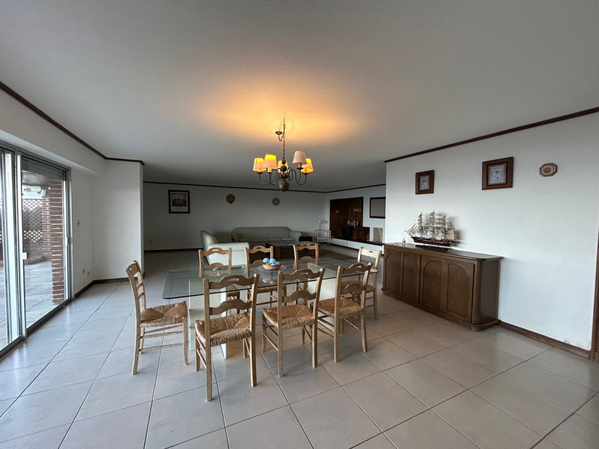 Apartamento ID.2939 - Hermoso apto en venta, Planta Baja, jardin propio con vista a la Playa Brava 