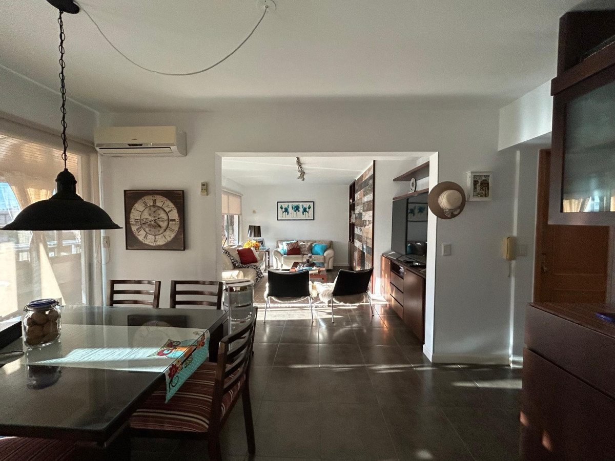 Apartamento ID.1252 - Venta de apto muy amplio, con terraza con parrillero cerrado y estufa a leña