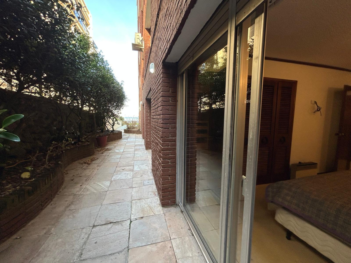 Apartamento ID.2939 - Hermoso apto en venta, Planta Baja, jardin propio con vista a la Playa Brava 