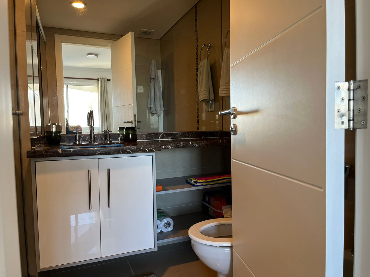 Apartamento ID.2821 - Hermoso apartamento, amplia terraza, garage en subsuelo.