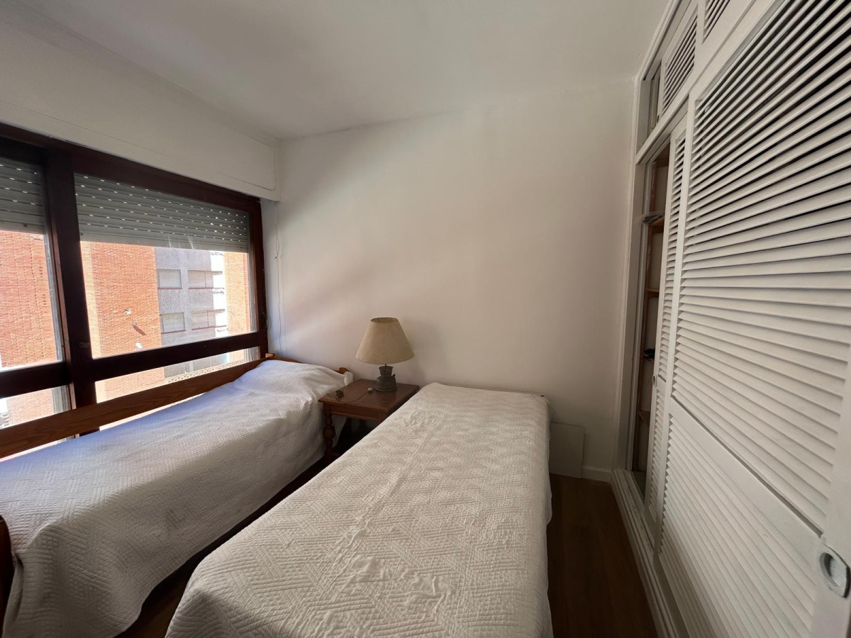 Apartamento ID.1428 - Edificio Islamar, dos dormitorios, contrafrente