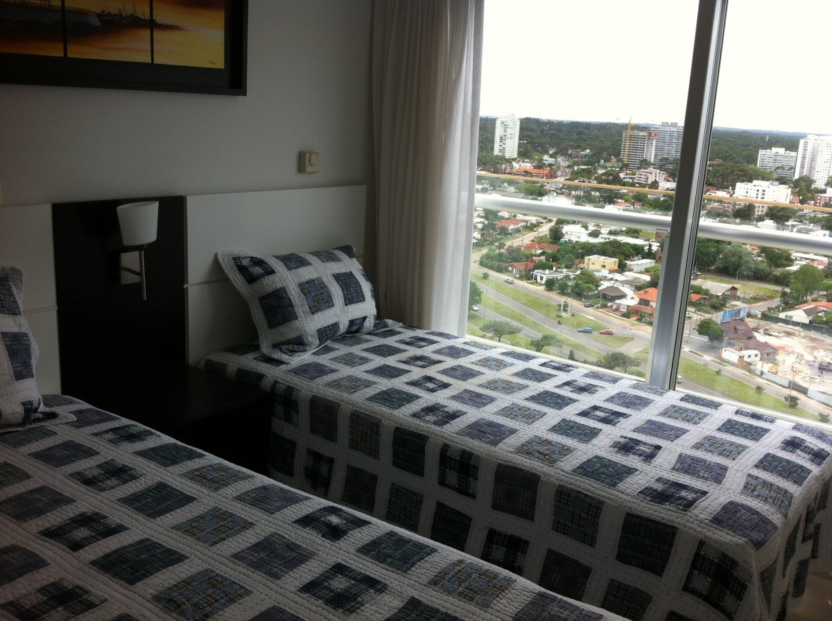 Apartamento ID.2149 - Piso alto, excelente vista a la Playa Mansa 