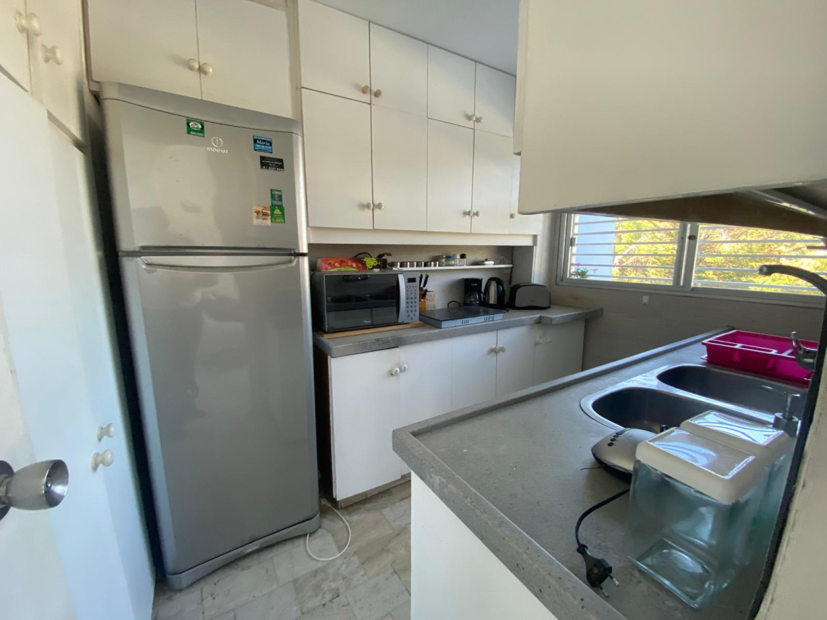 Apartamento ID.2742 - Amplio apartamento, con terraza cerrada, y garage