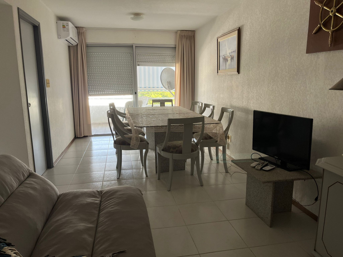 Apartamento ID.2799 - Hermoso apartamento a la venta, con terraza, parrillero, cochera 