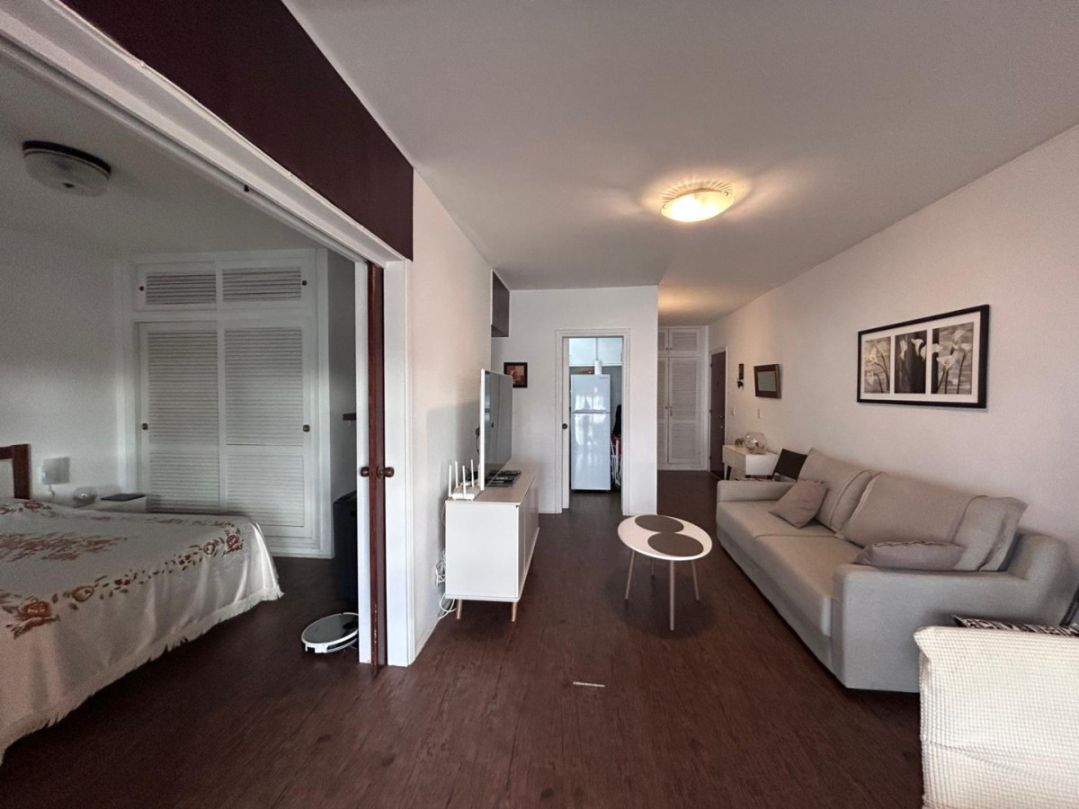 Apartamento ID.1637 - Apto en Venta en Edificio Islamar - Reciclado - Vista al Frente 