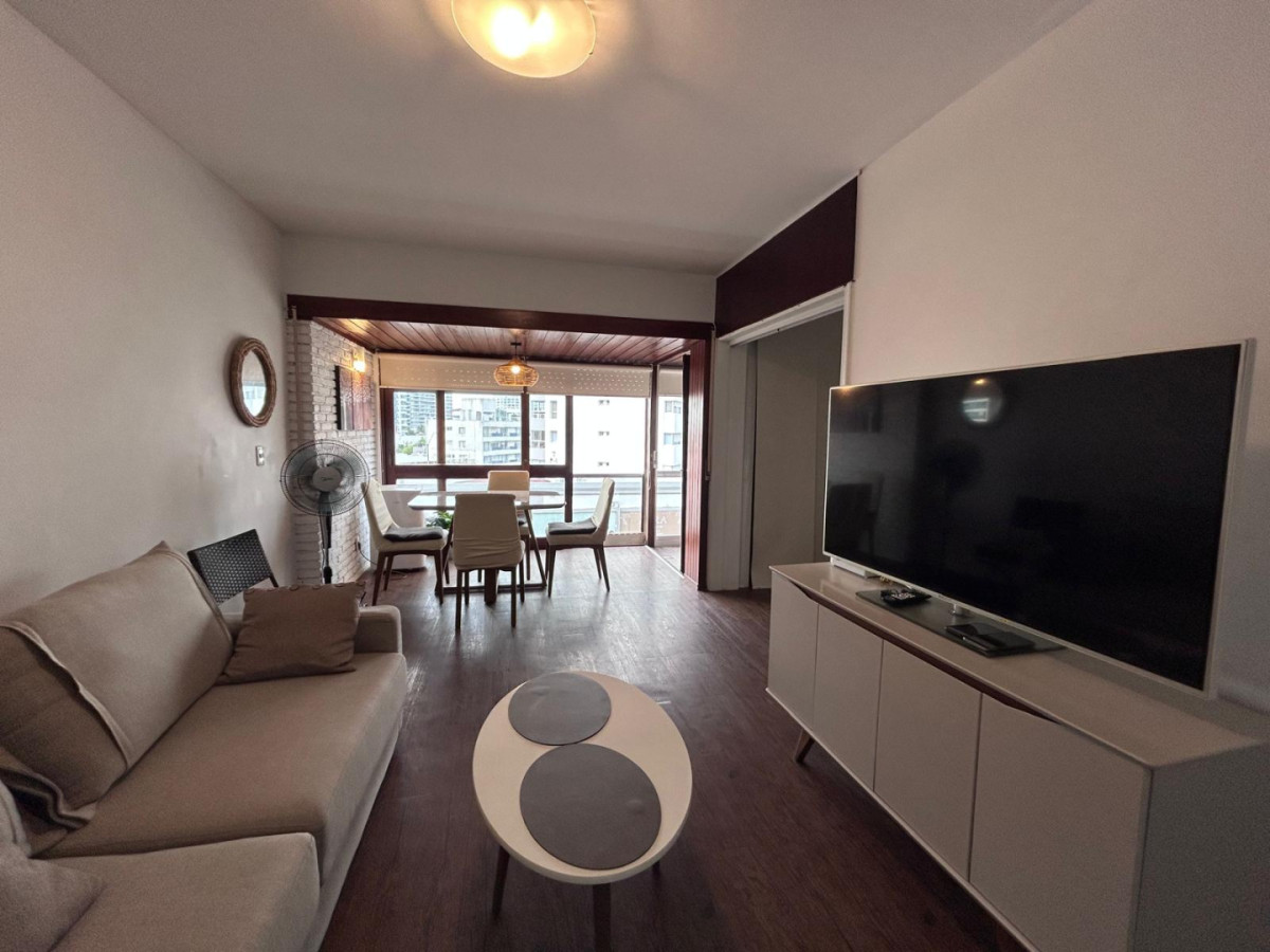 Apartamento ID.1637 - Apto en Venta en Edificio Islamar - Reciclado - Vista al Frente 