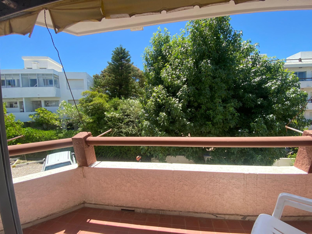 Apartamento ID.1375 - Primer piso por escalera, con cochera 