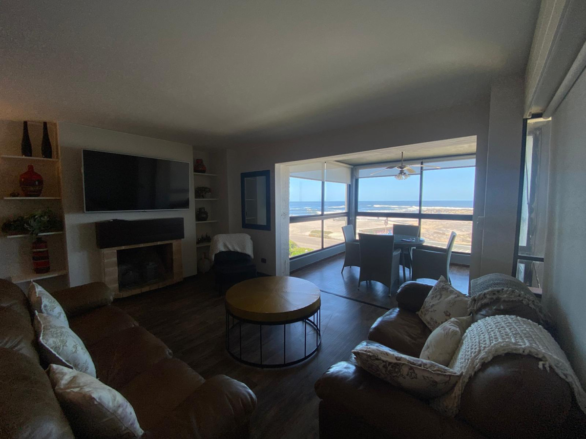Apartamento ID.2850 - Excelente vista a la Playa Brava, Ideal para vivir todo el año