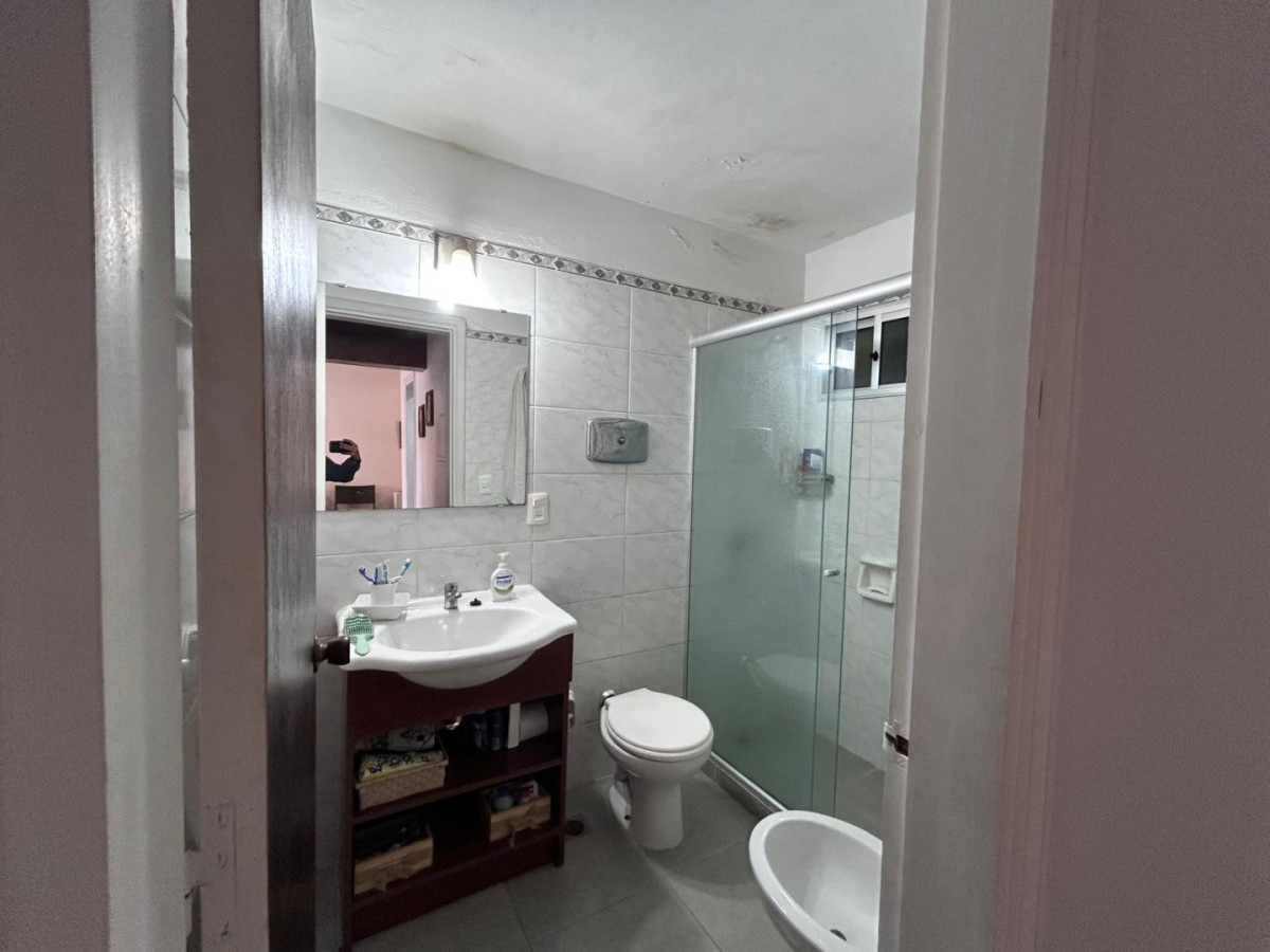 Apartamento ID.1637 - Apto en Venta en Edificio Islamar - Reciclado - Vista al Frente 