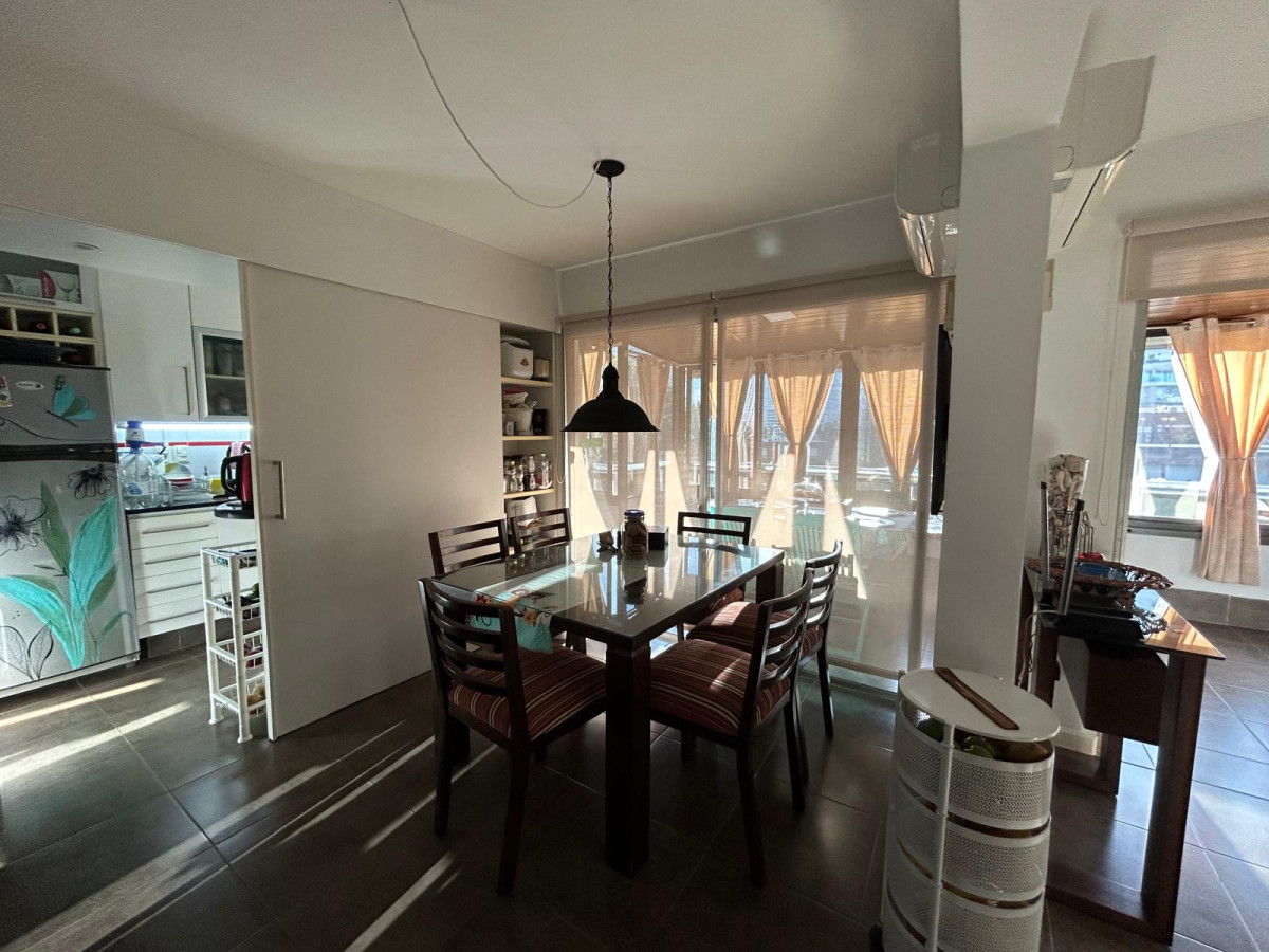 Apartamento ID.1252 - Venta de apto muy amplio, con terraza con parrillero cerrado y estufa a leña