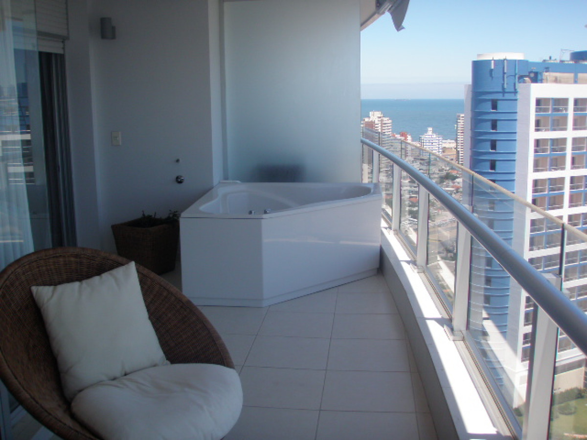 Apartamento ID.2149 - Piso alto, excelente vista a la Playa Mansa 