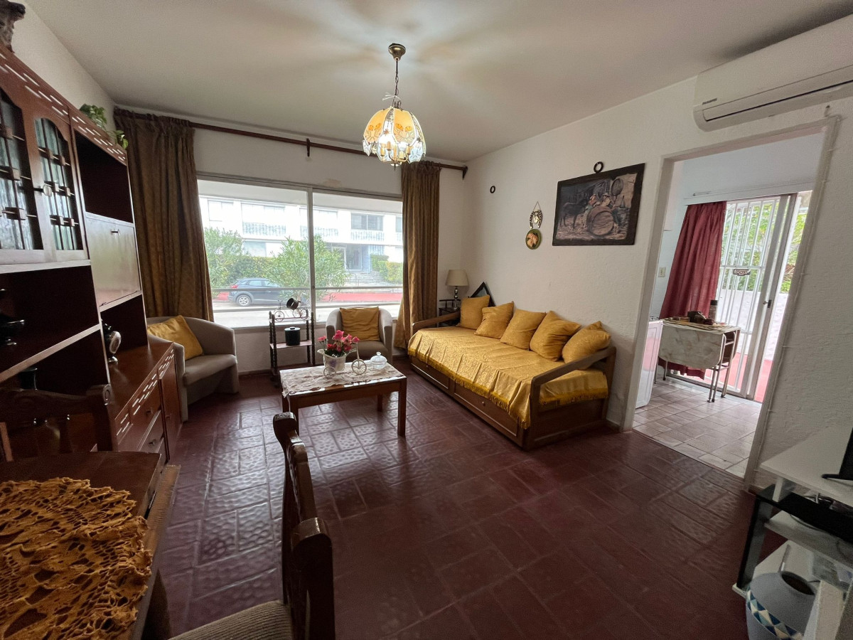 Apartamento ID.2769 - Alquiler anual, con terraza y cochera 