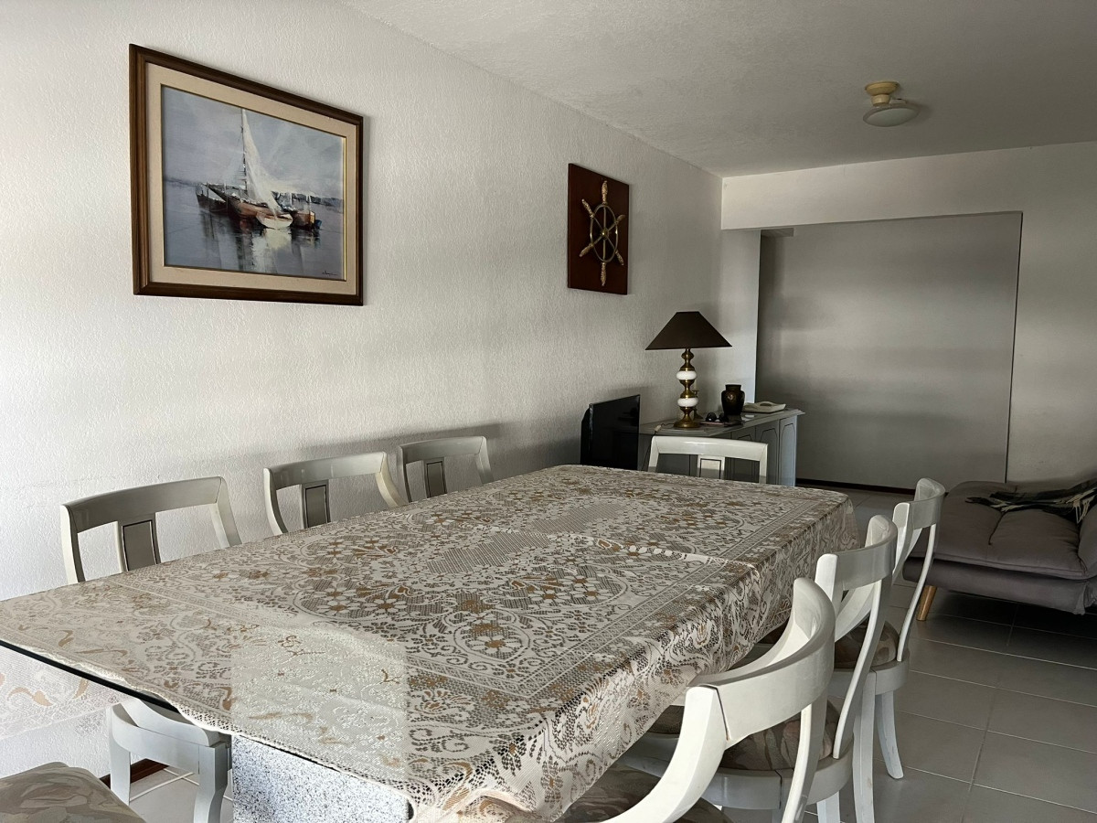Apartamento ID.2799 - Hermoso apartamento a la venta, con terraza, parrillero, cochera 
