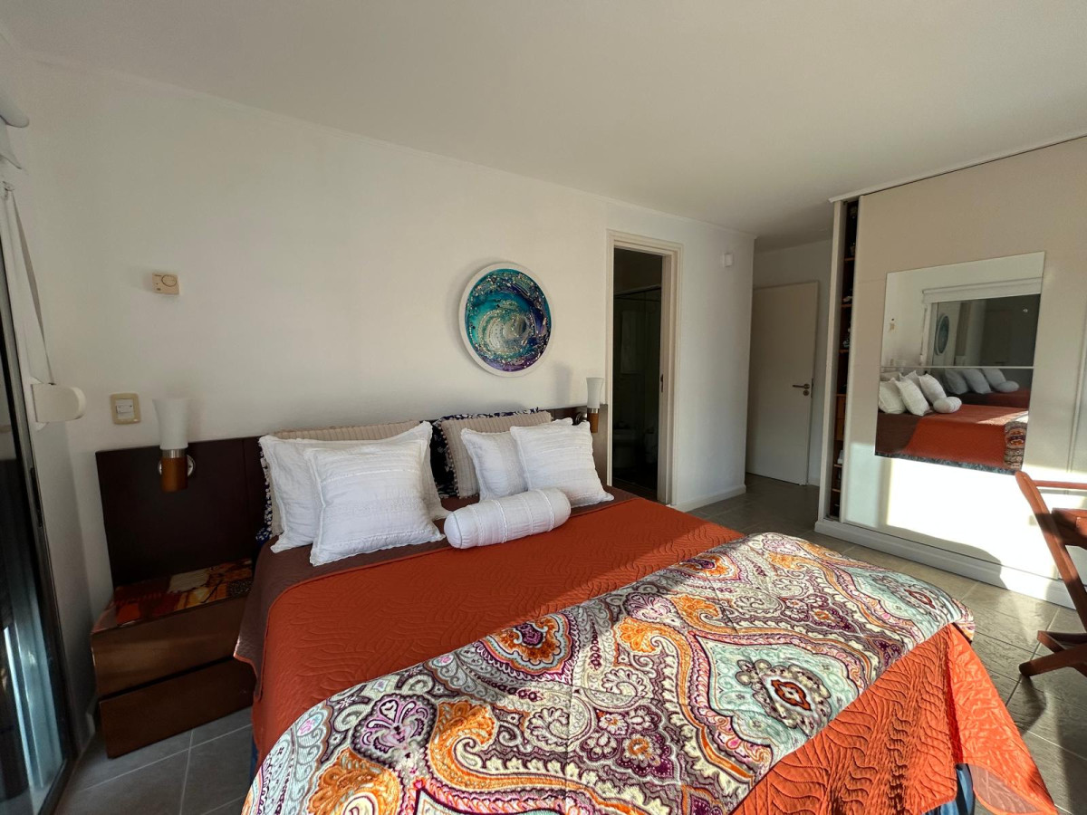 Apartamento ID.1252 - Venta de apto muy amplio, con terraza con parrillero cerrado y estufa a leña