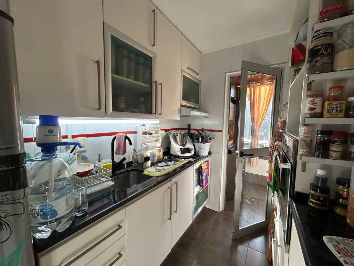 Apartamento ID.1252 - Venta de apto muy amplio, con terraza con parrillero cerrado y estufa a leña
