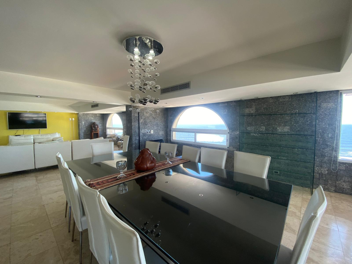 Apartamento ID.2845 - Piso alto, excelente vista a las Playas Brava y Mansa