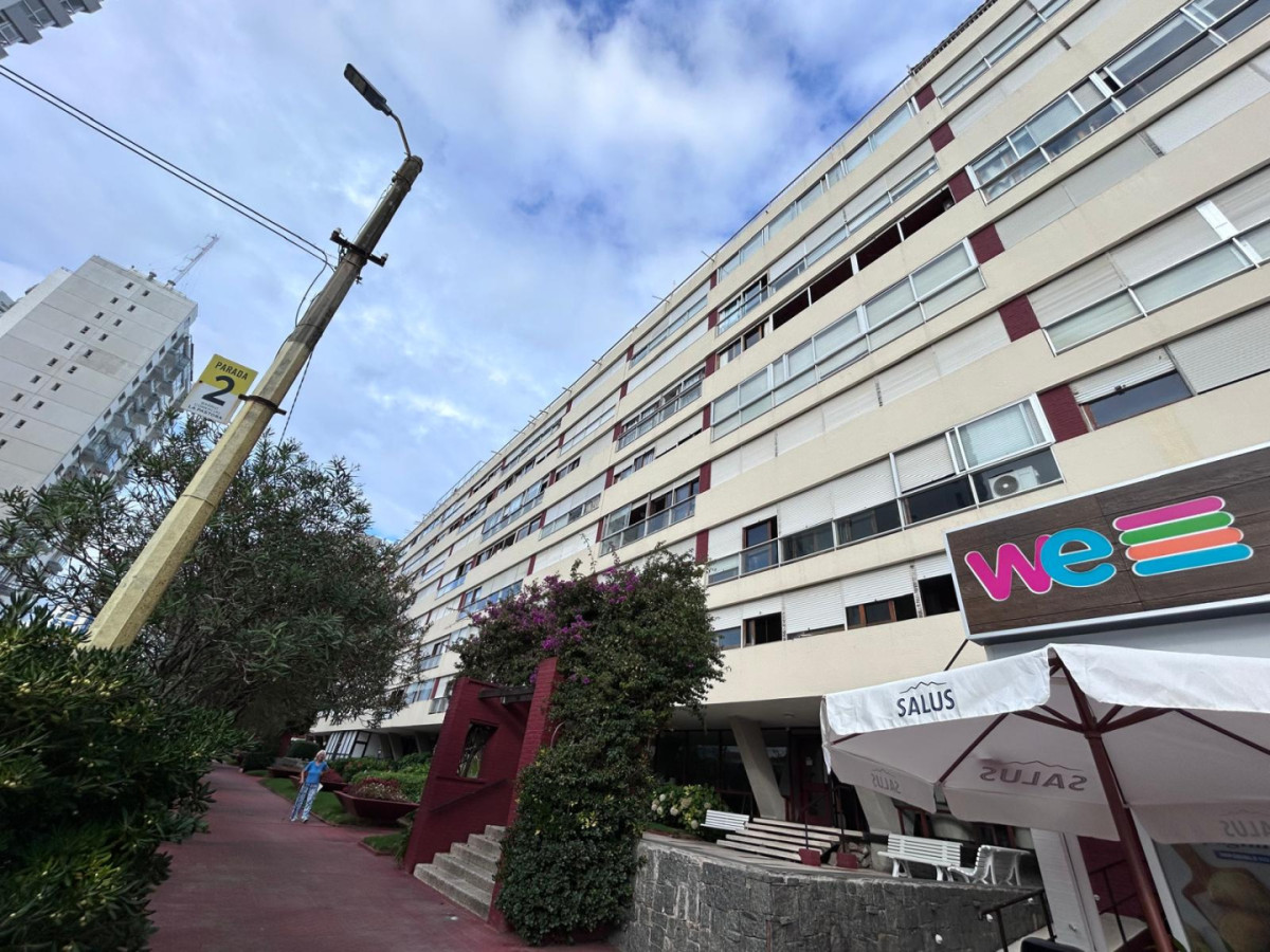 Apartamento ID.1637 - Apto en Venta en Edificio Islamar - Reciclado - Vista al Frente 